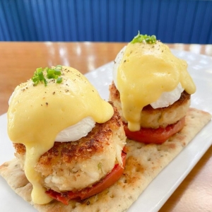 Eggs Benedict on flat bread