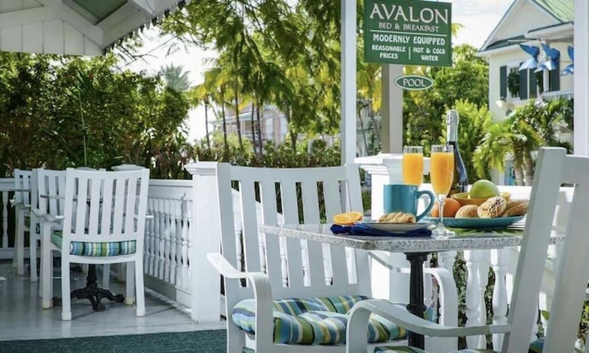 avalon cafe exterior