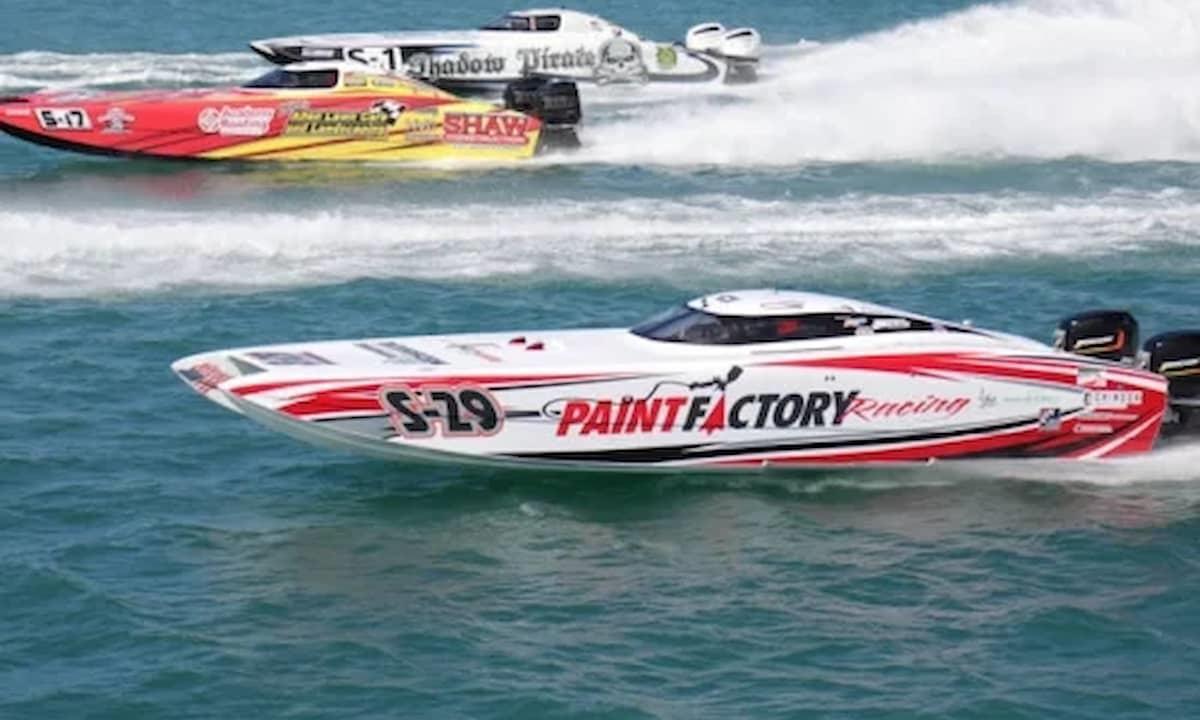 boats racing on ocean