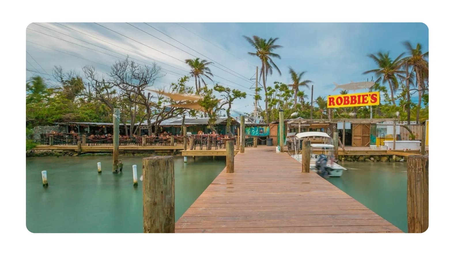 dock view of Robbie Restaurant