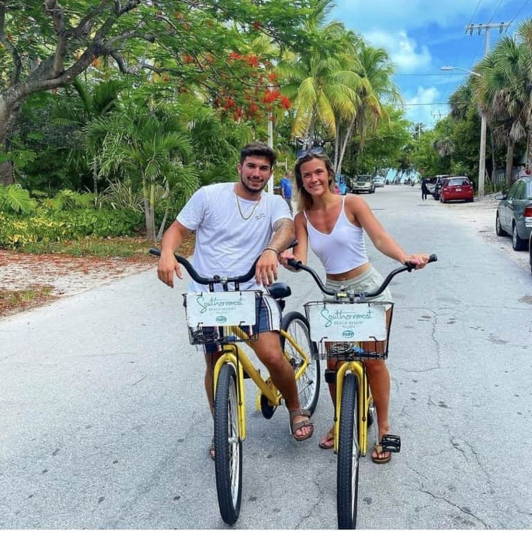 couple on bikes
