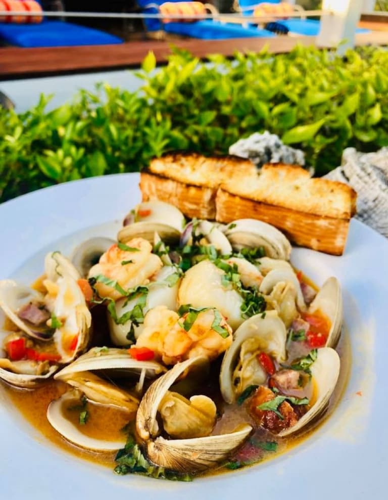 clams and mussels dish