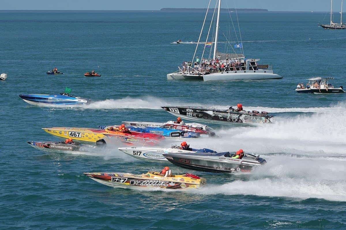 speed boats racing