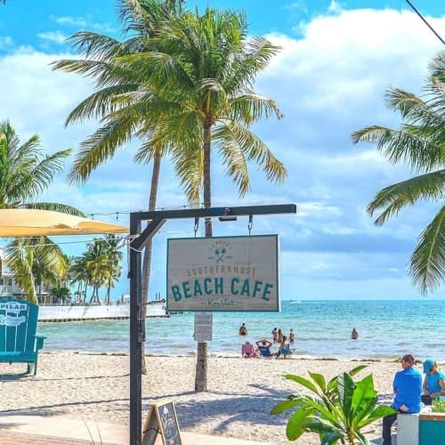 beach access from cafe